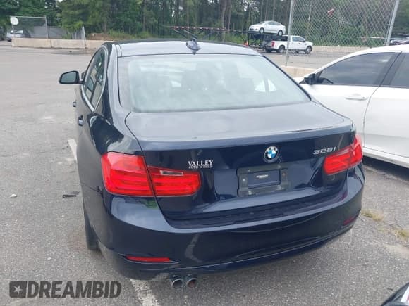 ✅ 2015 BMW 3 Series 328i • VIN: WBA3A5C57FF608115 • Lot: 43003601. Wystawiony na IAAI z przebiegiem 90 292 mil. Bezpłatny archiwum sprzedaży aukcyjnych z USA i szczegółowy raport historii pojazdu na DreamBid. Zdjęcie 16.