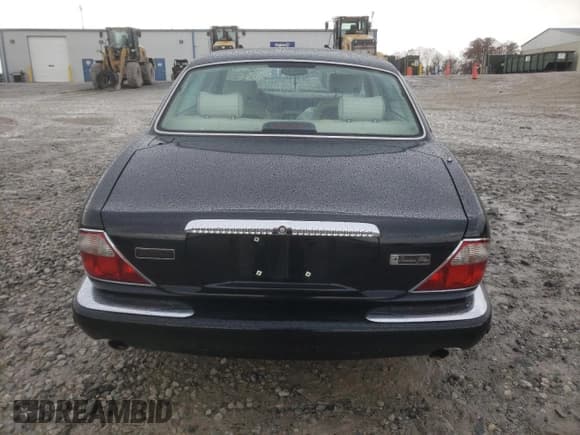 ✅ 2003 Jaguar XJ Vanden Plas • VIN: SAJDA24C33LF52131 • Лот: 84263554. Опубликован ранее на Copart с пробегом Не указан. Бесплатный доступ к архиву аукционных продаж из США и подробный отчёт об истории автомобиля на DreamBid. Изображение 6.