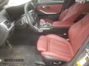 ✅ 2024 BMW 3 Series M340i xDrive • VIN: 3MW49FF07R8E07606 • Lot: 43649495. Wystawiony na Copart z przebiegiem Nie podano. Bezpłatny archiwum sprzedaży aukcyjnych z USA i szczegółowy raport historii pojazdu na DreamBid. Zdjęcie 7.