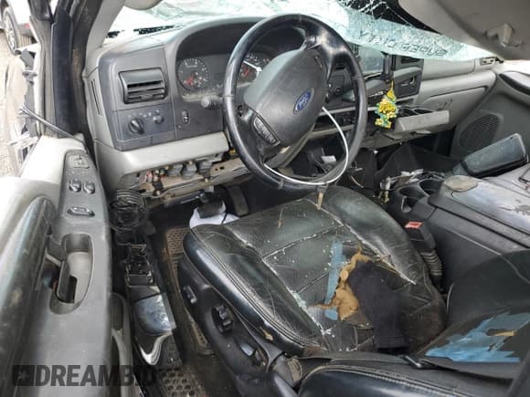 ✅ 2005 Ford F-250 XL • VIN: 1FTSX21P45EB61330 • Lot: 82688585. Listed on Copart with Not provided. Free auction sales archive from the USA and detailed vehicle history report at DreamBid. Image 8.