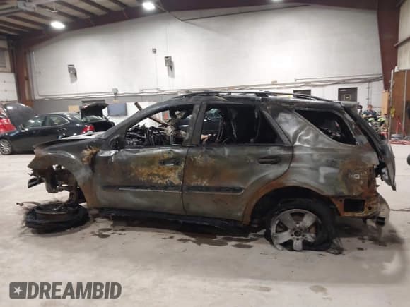 ✅ 2010 Mercedes-Benz M 350 • VIN: 4JGBB8GB9AA619616 • Lot: 42481955. Listed on IAAI with 208,340 mi. Free auction sales archive from the USA and detailed vehicle history report at DreamBid. Image 14.