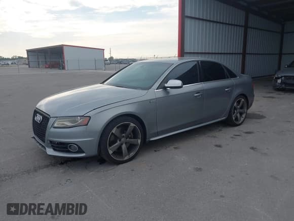 ✅ 2010 Audi S4 Premium Plus • VIN: WAUDGAFL3AA151735 • Лот: 41683536. Опубликован ранее на IAAI с пробегом 134 565 миль. Бесплатный доступ к архиву аукционных продаж из США и подробный отчёт об истории автомобиля на DreamBid. Изображение 17.