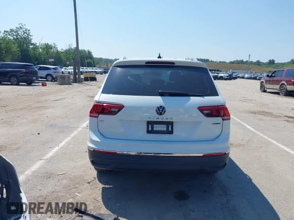 ✅ 2022 Volkswagen Tiguan SE • VIN: 3VV2B7AX2NM096940 • Lot: 42850064. Wystawiony na IAAI z przebiegiem 52 304 mil. Bezpłatny archiwum sprzedaży aukcyjnych z USA i szczegółowy raport historii pojazdu na DreamBid. Zdjęcie 17.