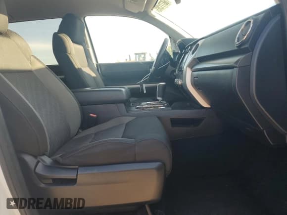 ✅ 2017 Toyota Tundra SR5 • VIN: 5TFEW5F18HX221740 • Lot: 68771365. Wystawiony na Copart z przebiegiem 85 888 mil. Bezpłatny archiwum sprzedaży aukcyjnych z USA i szczegółowy raport historii pojazdu na DreamBid. Zdjęcie 7.