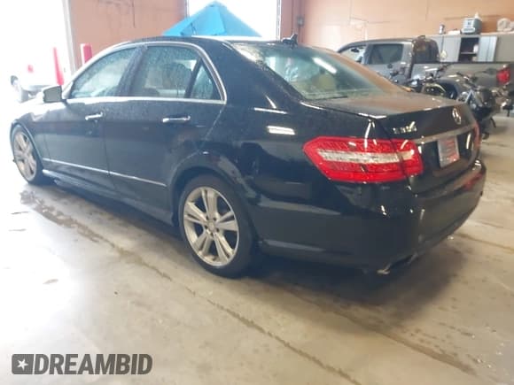 ✅ 2013 Mercedes-Benz E 350 Luxury • VIN: WDDHF5KB5DA693053 • Lot: 42940087. Wystawiony na IAAI z przebiegiem 156 970 mil. Bezpłatny archiwum sprzedaży aukcyjnych z USA i szczegółowy raport historii pojazdu na DreamBid. Zdjęcie 3.