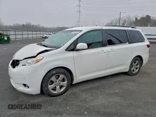 ✅ 2017 Toyota Sienna LE • VIN: 5TDKZ3DC1HS899691 • Lot: 93926025. Listed on Copart with 95,165 mi. Free auction sales archive from the USA and detailed vehicle history report at DreamBid. Image 1.