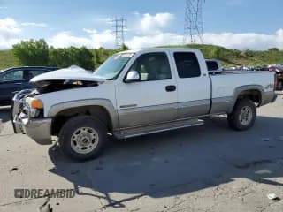 ✅ 2000 GMC Sierra 2500 SLE • VIN: 1GTGK29U1YE247083 • Лот: 60091235. Опубликован ранее на Copart с пробегом 108 738 миль. Бесплатный доступ к архиву аукционных продаж из США и подробный отчёт об истории автомобиля на DreamBid. Изображение 1.