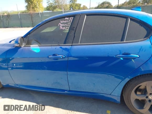 ✅ 2018 Alfa Romeo Giulia • VIN: ZARFAEBN0J7566218 • Лот: 43607102. Опубликован ранее на IAAI с пробегом 27 779 миль. Бесплатный доступ к архиву аукционных продаж из США и подробный отчёт об истории автомобиля на DreamBid. Изображение 15.