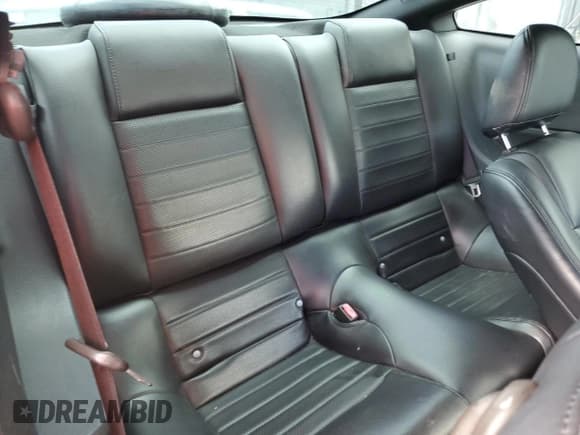 ✅ 2005 Ford Mustang GT Deluxe • VIN: 1ZVHT82H355129028 • Лот: 84586055. Опубликован ранее на Copart с пробегом 240 677 миль. Бесплатный доступ к архиву аукционных продаж из США и подробный отчёт об истории автомобиля на DreamBid. Изображение 10.