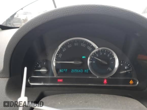 2011 Chevrolet HHR 1LT z VIN 3GNBABFW3BS560983, wystawiony jako Copart lot #81572844 z przebiegiem 285 643 mil mil oraz Czysty tytuł • Clean title. Historia ofert i sprzedaży dostępna na DreamBid. Obrazek 9.