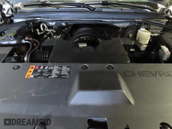 ✅ 2018 Chevrolet Suburban LT • VIN: 1GNSKHKC9JR395664 • Lot: 48152065. Wystawiony na Copart z przebiegiem 84 267 mil. Bezpłatny archiwum sprzedaży aukcyjnych z USA i szczegółowy raport historii pojazdu na DreamBid. Zdjęcie 7.