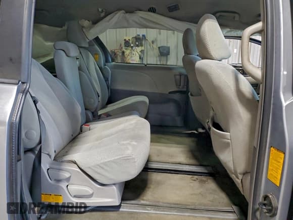 ✅ 2014 Toyota Sienna LE • VIN: 5TDKK3DC5ES476371 • Lot: 94230505. Listed on Copart with 217,306 mi. Free auction sales archive from the USA and detailed vehicle history report at DreamBid. Image 11.