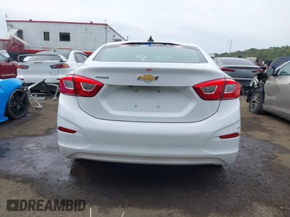 ✅ 2019 Chevrolet Cruze LS • VIN: 1G1BC5SM7K7147173 • Lot: 43303851. Listed on IAAI with 97,811 mi. Free auction sales archive from the USA and detailed vehicle history report at DreamBid. Image 16.