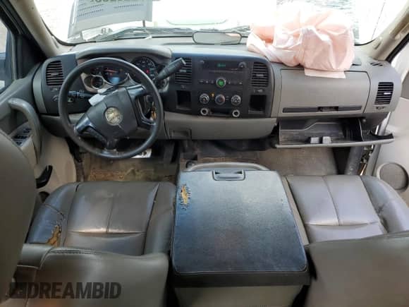 2010 Chevrolet Silverado 2500HD Work Truck z VIN 1GC4KVBG4AF147228, wystawiony jako Copart lot #68526255 z przebiegiem 231 248 mil mil oraz Szkoda całkowita • Salvage title. Historia ofert i sprzedaży dostępna na DreamBid. Obrazek 8.