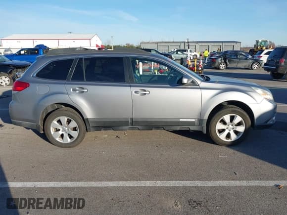 ✅ 2010 Subaru Outback Limited Power Moon • VIN: 4S4BRCKC7A3341107 • Lot: 43695644. Wystawiony na IAAI z przebiegiem 131 389 mil. Bezpłatny archiwum sprzedaży aukcyjnych z USA i szczegółowy raport historii pojazdu na DreamBid. Zdjęcie 13.