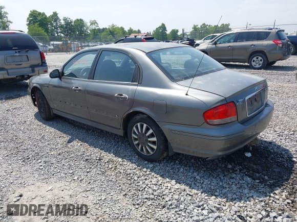 ✅ 2002 Hyundai Sonata • VIN: KMHWF25H72A684427 • Lot: 42409528. Wystawiony na IAAI z przebiegiem 176 694 mil. Bezpłatny archiwum sprzedaży aukcyjnych z USA i szczegółowy raport historii pojazdu na DreamBid. Zdjęcie 3.