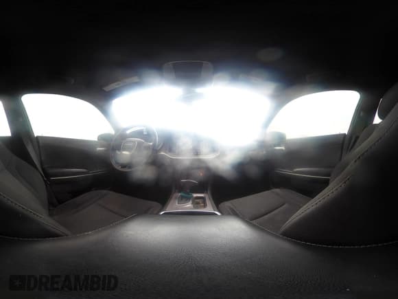 ✅ 2019 Dodge Charger SXT • VIN: 2C3CDXJG2KH631003 • Лот: 42963943. Опубликован ранее на IAAI с пробегом 146 234 миль. Бесплатный доступ к архиву аукционных продаж из США и подробный отчёт об истории автомобиля на DreamBid. Изображение 18.