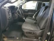 ✅ 2021 Chevrolet Silverado 1500 LT • VIN: 1GCRYDED8MZ125705 • Lot: 67979604. Wystawiony na Copart z przebiegiem 57 099 mil. Bezpłatny archiwum sprzedaży aukcyjnych z USA i szczegółowy raport historii pojazdu na DreamBid. Zdjęcie 7.