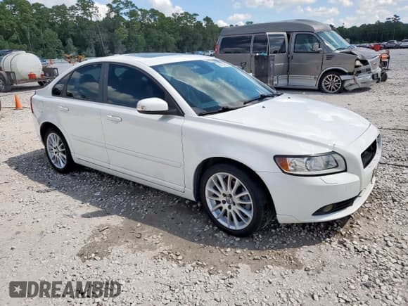 ✅ 2011 Volvo S40 • VIN: YV1672MS6B2550219 • Lot: 81570225. Wystawiony na Copart z przebiegiem 99 758 mil. Bezpłatny archiwum sprzedaży aukcyjnych z USA i szczegółowy raport historii pojazdu na DreamBid. Zdjęcie 4.