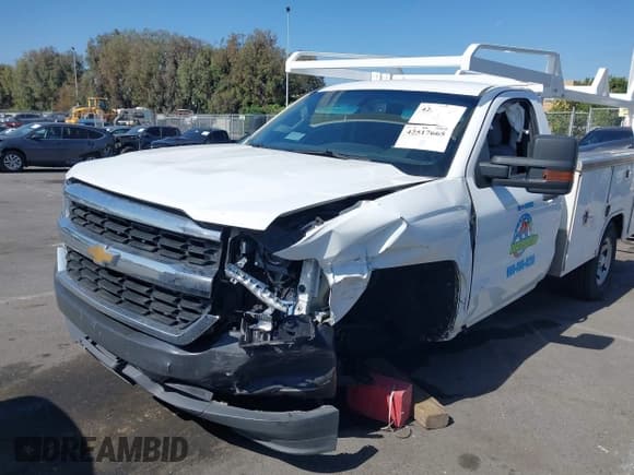 ✅ 2018 Chevrolet Silverado 1500 • VIN: 1GBNCNECXJZ227646 • Лот: 42517665. Опубликован ранее на IAAI с пробегом 216 909 миль. Бесплатный доступ к архиву аукционных продаж из США и подробный отчёт об истории автомобиля на DreamBid. Изображение 2.