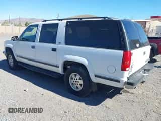 1999 Chevrolet Suburban z VIN 3GNFK16R8XG112431, wystawiony jako IAAI lot #43369071 z przebiegiem 350 053 mil mil oraz . Historia ofert i sprzedaży dostępna na DreamBid. Obrazek 3.