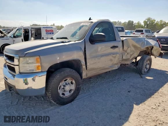✅ 2007 Chevrolet Silverado 2500HD 1LT • VIN: 1GCHK24K07E506784 • Lot: 85856295. Wystawiony na Copart z przebiegiem 153 035 mil. Bezpłatny archiwum sprzedaży aukcyjnych z USA i szczegółowy raport historii pojazdu na DreamBid. Zdjęcie 1.