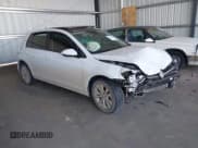 ✅ 2020 Volkswagen Golf TSI • VIN: 3VWG57AU9LM001513 • Lot: 42245723. Wystawiony na IAAI z przebiegiem 42 261 mil. Bezpłatny archiwum sprzedaży aukcyjnych z USA i szczegółowy raport historii pojazdu na DreamBid. Zdjęcie 1.