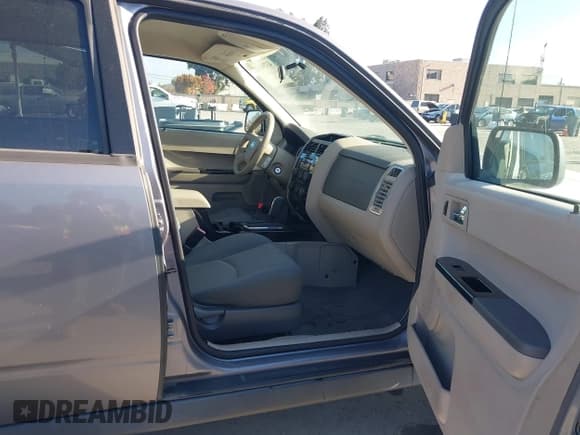 ✅ 2008 Mazda Tribute Touring • VIN: 4F2CZ02ZX8KM14269 • Lot: 43794132. Listed on IAAI with 161,694 mi. Free auction sales archive from the USA and detailed vehicle history report at DreamBid. Image 5.