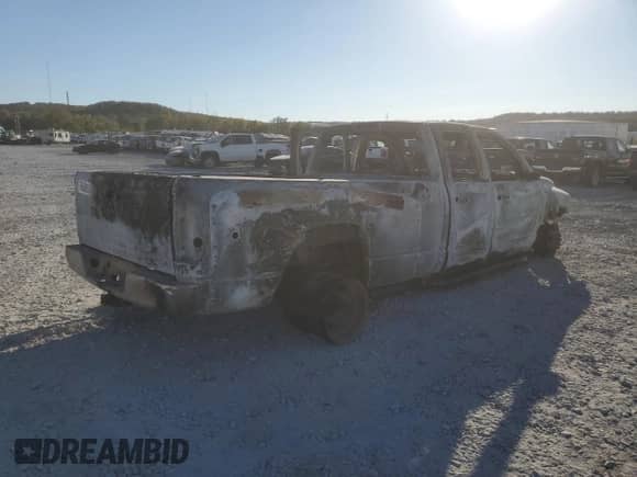 2005 Dodge 3500 SLT z VIN 3D7MR48C55G819222, wystawiony jako Copart lot #75863914 z przebiegiem Nie podano mil oraz Nie do naprawy • Non repairable. Historia ofert i sprzedaży dostępna na DreamBid. Obrazek 3.