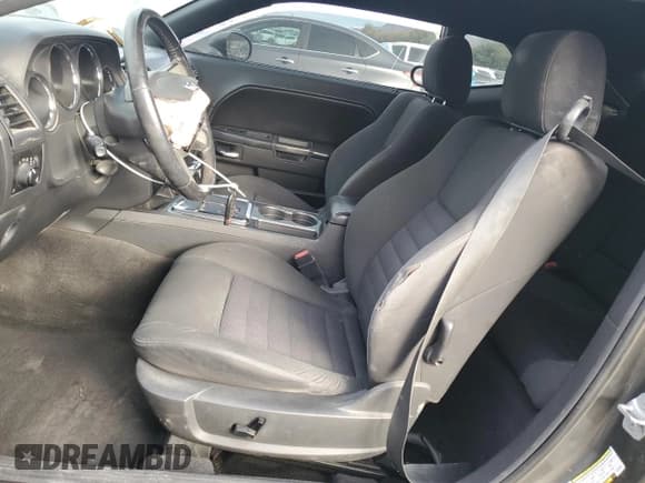 ✅ 2009 Dodge Challenger R/T • VIN: 2B3LJ54T19H542696 • Lot: 82454434. Wystawiony na Copart z przebiegiem 141 889 mil. Bezpłatny archiwum sprzedaży aukcyjnych z USA i szczegółowy raport historii pojazdu na DreamBid. Zdjęcie 7.