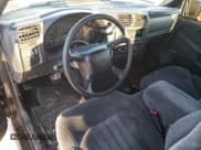 ✅ 2001 Chevrolet S-10 • VIN: 1GCCS145518230350 • Лот: 84817624. Опубликован ранее на Copart с пробегом 85 543 миль. Бесплатный доступ к архиву аукционных продаж из США и подробный отчёт об истории автомобиля на DreamBid. Изображение 8.