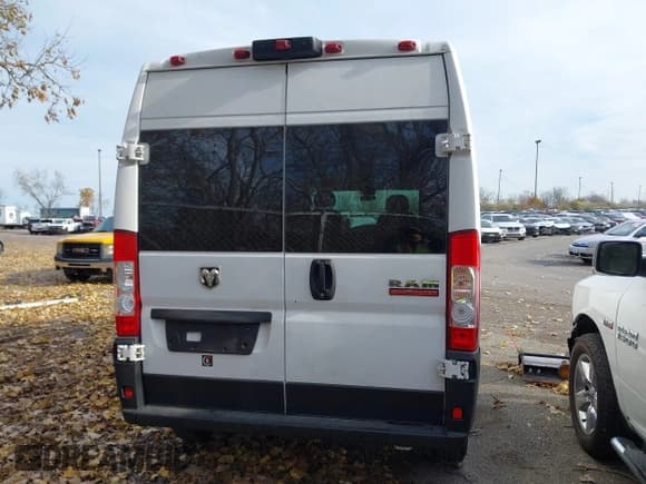 ✅ 2021 Ram ProMaster Cargo • VIN: 3C6LRVDG9ME547165 • Lot: 43605239. Listed on IAAI with 80,941 mi. Free auction sales archive from the USA and detailed vehicle history report at DreamBid. Image 17.