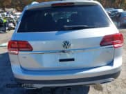 ✅ 2018 Volkswagen Atlas SE • VIN: 1V2CR2CA4JC552635 • Lot: 43647631. Wystawiony na IAAI z przebiegiem 93 186 mil. Bezpłatny archiwum sprzedaży aukcyjnych z USA i szczegółowy raport historii pojazdu na DreamBid. Zdjęcie 16.