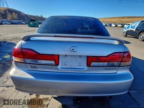 ✅ 2001 Honda Accord EX • VIN: 1HGCG16511A061355 • Lot: 93753835. Listed on Copart with 200,581 mi. Free auction sales archive from the USA and detailed vehicle history report at DreamBid. Image 6.