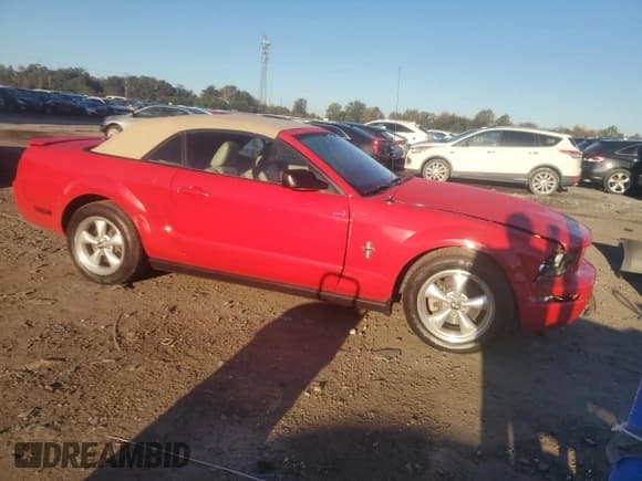 ✅ 2007 Ford Mustang Deluxe • VIN: 1ZVHT84N175251411 • Lot: 87271085. Listed on Copart with 82,989 mi. Free auction sales archive from the USA and detailed vehicle history report at DreamBid. Image 4.