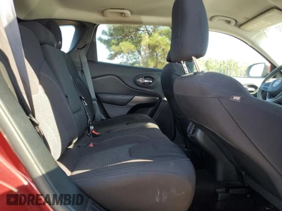 ✅ 2020 Jeep Cherokee Latitude • VIN: 1C4PJMCB0LD650606 • Лот: 81700075. Опубликован ранее на Copart с пробегом 111 609 миль. Бесплатный доступ к архиву аукционных продаж из США и подробный отчёт об истории автомобиля на DreamBid. Изображение 11.