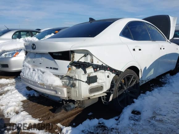 ✅ 2014 Lexus IS 250 • VIN: JTHCF1D21E5015001 • Lot: 43819740. Wystawiony na IAAI z przebiegiem 90 509 mil. Bezpłatny archiwum sprzedaży aukcyjnych z USA i szczegółowy raport historii pojazdu na DreamBid. Zdjęcie 6.