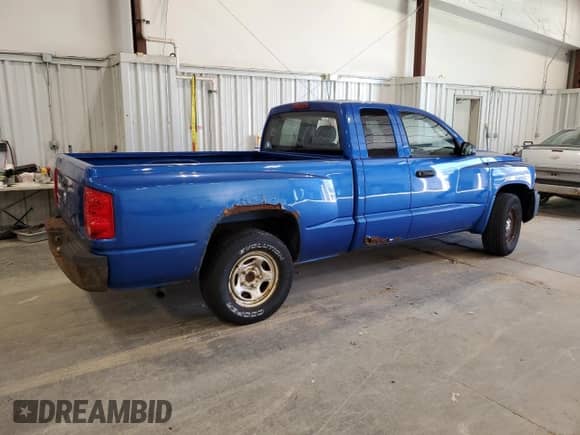 2008 Dodge Dakota ST z VIN 1D7HE22K88S565309, wystawiony jako Copart lot #79055614 z przebiegiem 194 974 mil mil oraz Czysty tytuł • Clean title. Historia ofert i sprzedaży dostępna na DreamBid. Obrazek 3.
