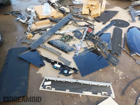 ✅ 2019 Land Rover Range Rover • VIN: SALGS2RE7KA542043 • Lot: 41091478. Listed on IAAI with 39,073 mi. Free auction sales archive from the USA and detailed vehicle history report at DreamBid. Image 20.