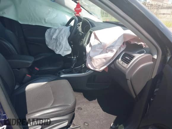 2019 Jeep Compass Limited с VIN 3C4NJDCB1KT696462, выставлен на аукционе IAAI как лот 42959084 с пробегом 28 206 миль миль и . История ставок и продаж доступна на DreamBid. Изображение 5.