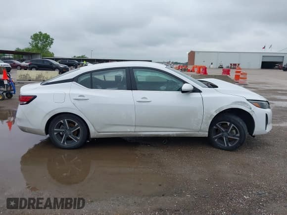 ✅ 2024 Nissan Sentra SV • VIN: 3N1AB8CV0RY366275 • Lot: 42039305. Listed on IAAI with 27,972 mi. Free auction sales archive from the USA and detailed vehicle history report at DreamBid. Image 13.