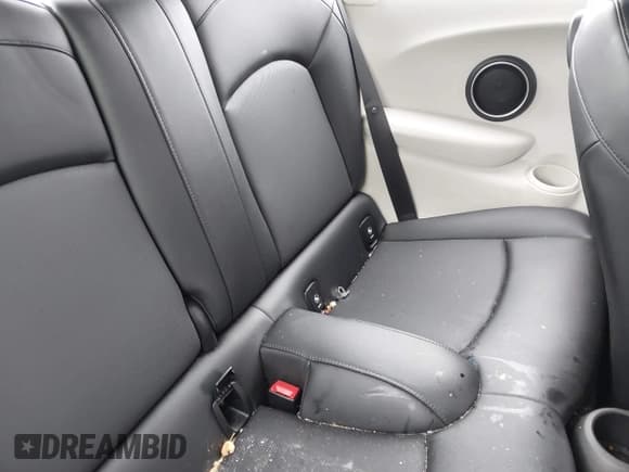 ✅ 2014 MINI Hardtop S • VIN: WMWXM7C51ET987469 • Lot: 43581447. Listed on IAAI with 142,143 mi. Free auction sales archive from the USA and detailed vehicle history report at DreamBid. Image 8.