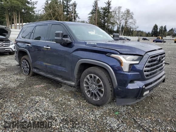 ✅ 2023 Toyota Sequoia SR5 • VIN: 7SVAAABA7PX003921 • Лот: 49842993. Опубликован ранее на Copart с пробегом Не указан. Бесплатный доступ к архиву аукционных продаж из США и подробный отчёт об истории автомобиля на DreamBid. Изображение 4.