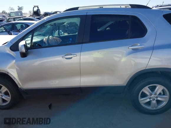 ✅ 2021 Chevrolet Trax LT • VIN: KL7CJPSM6MB372548 • Lot: 43425815. Listed on IAAI with 75,194 mi. Free auction sales archive from the USA and detailed vehicle history report at DreamBid. Image 14.
