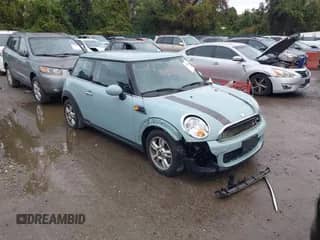 2013 MINI Hardtop with VIN WMWSU3C53DT371712, listed as a IAAI auction lot 43440137 with 67,451 mi miles and . Bid and sale history available at DreamBid. Image 1.