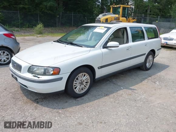 ✅ 2004 Volvo V70 • VIN: YV1SW64A242432672 • Lot: 42828507. Listed on IAAI with 165,470 mi. Free auction sales archive from the USA and detailed vehicle history report at DreamBid. Image 2.