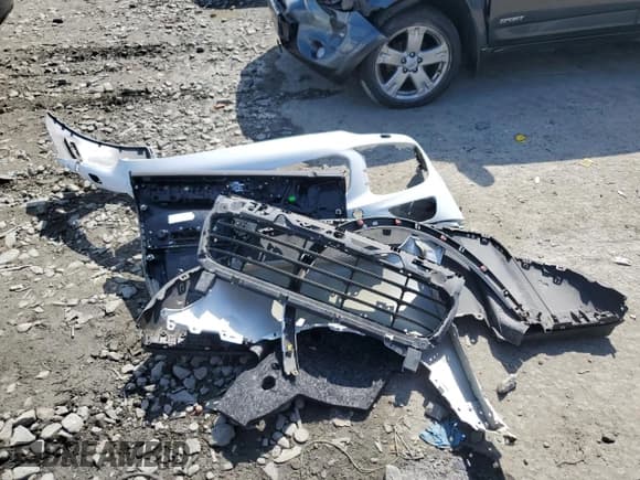 ✅ 2017 Porsche Cayenne • VIN: WP1AA2A23HKA80342 • Lot: 60908035. Listed on Copart with 61,583 mi. Free auction sales archive from the USA and detailed vehicle history report at DreamBid. Image 13.