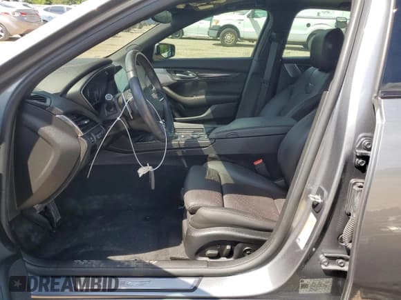 ✅ 2020 Cadillac CT5 V-Series • VIN: 1G6DR5RW4L0141141 • Lot: 68820154. Wystawiony na Copart z przebiegiem 21 479 mil. Bezpłatny archiwum sprzedaży aukcyjnych z USA i szczegółowy raport historii pojazdu na DreamBid. Zdjęcie 7.