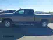 2015 Chevrolet Silverado 1500 LT z VIN 1GCVKREH4FZ272252, wystawiony jako IAAI lot #43392960 z przebiegiem 204 810 mil mil oraz . Historia ofert i sprzedaży dostępna na DreamBid. Obrazek 14.