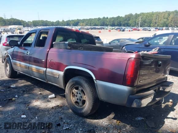 1999 Chevrolet Silverado 1500 LS z VIN 2GCEC19T2X1153428, wystawiony jako IAAI lot #43185258 z przebiegiem Nie podano mil oraz . Historia ofert i sprzedaży dostępna na DreamBid. Obrazek 3.